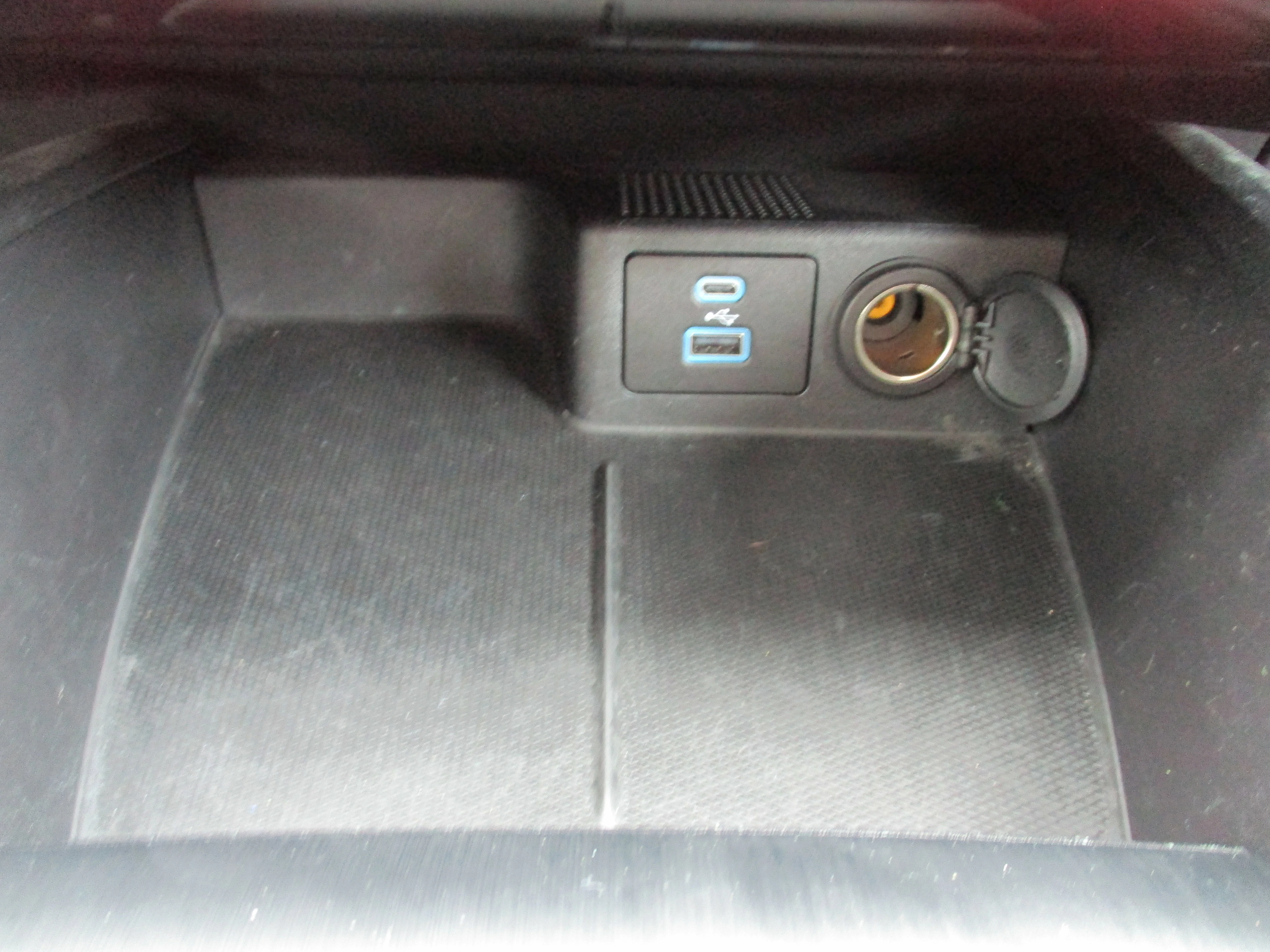Used 2022 Rapid Red Metallic Tinted Clearcoat Ford SE image 16