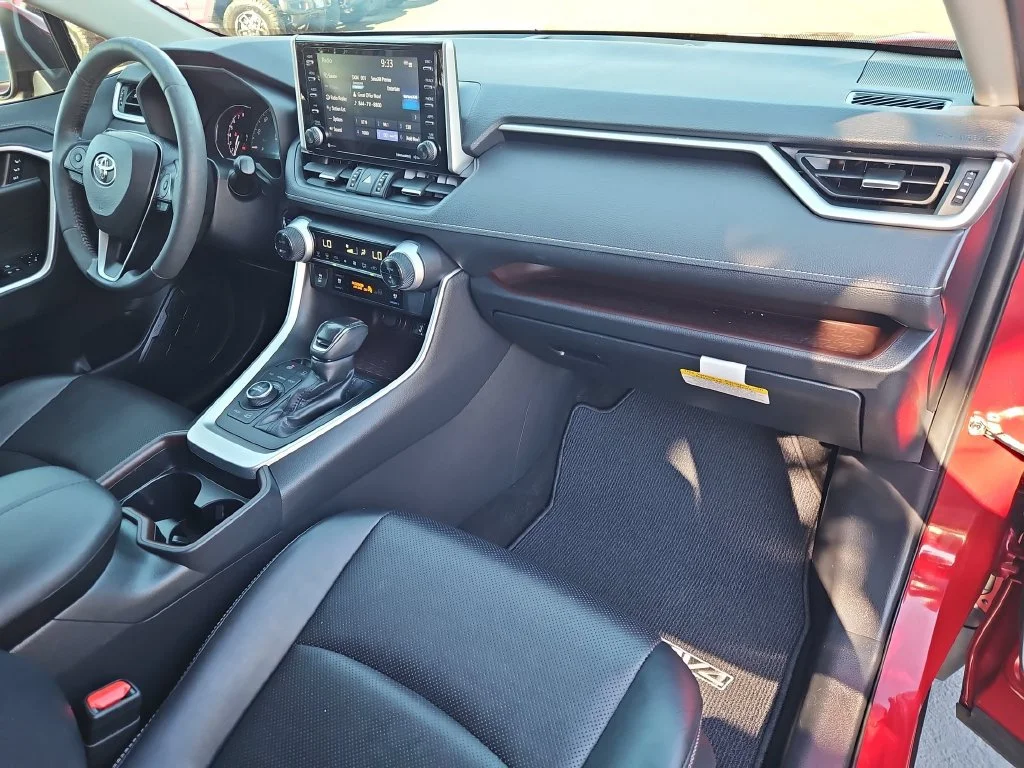 Used 2019 Pearl Toyota Limited image 29