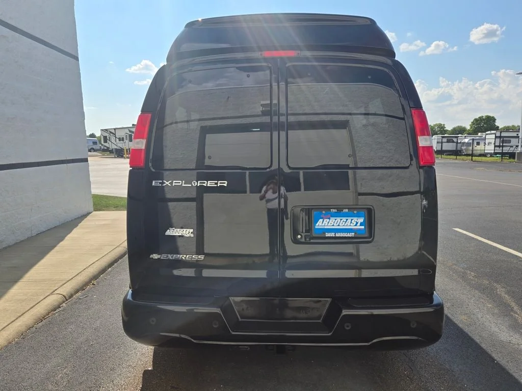 Used 2022 Black Chevrolet Explorer Limited SE image 4