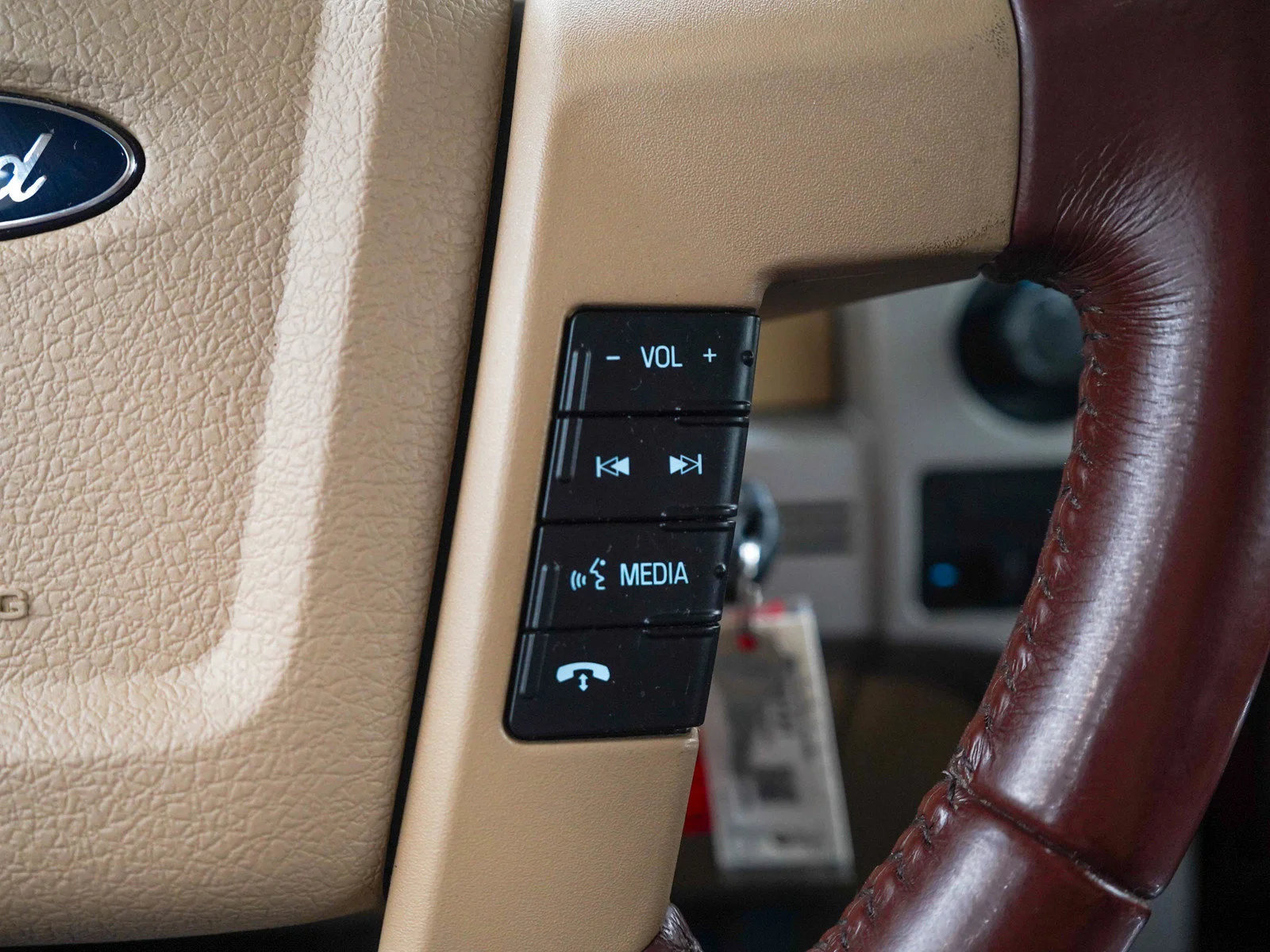 Used 2014  Ford XL image 24