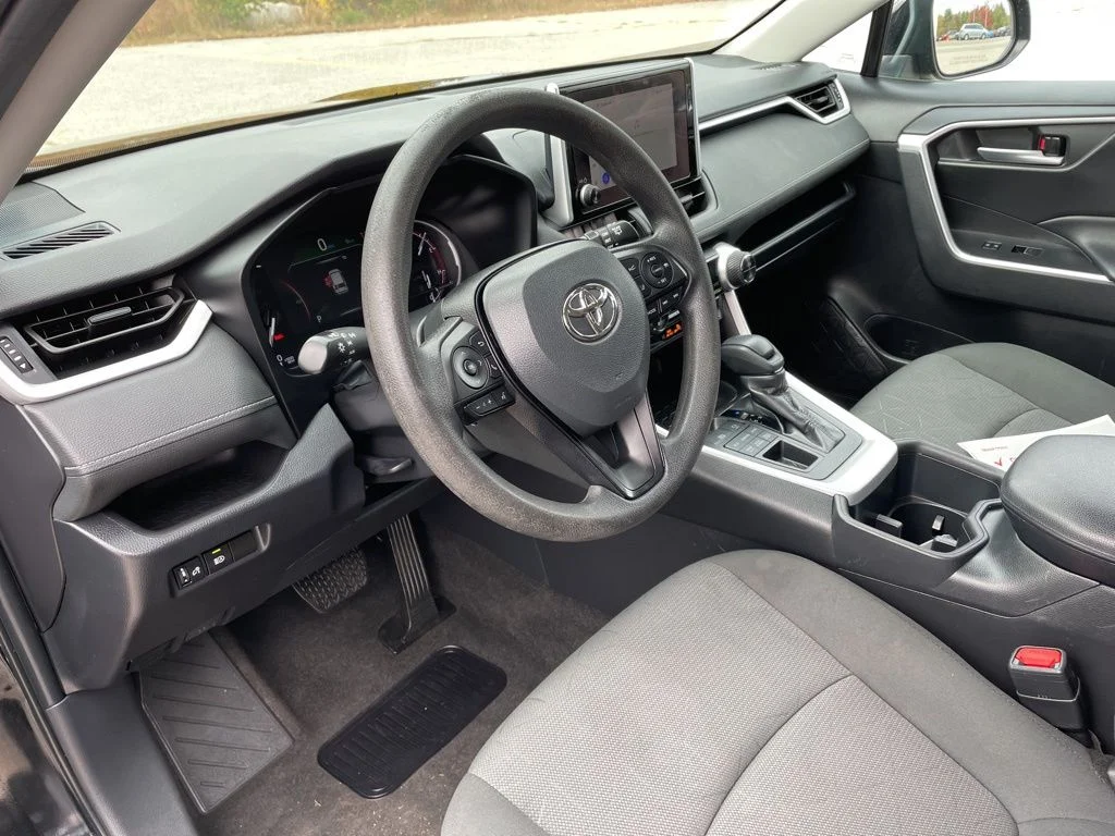 2023 Toyota RAV4 XLE - Photo 9