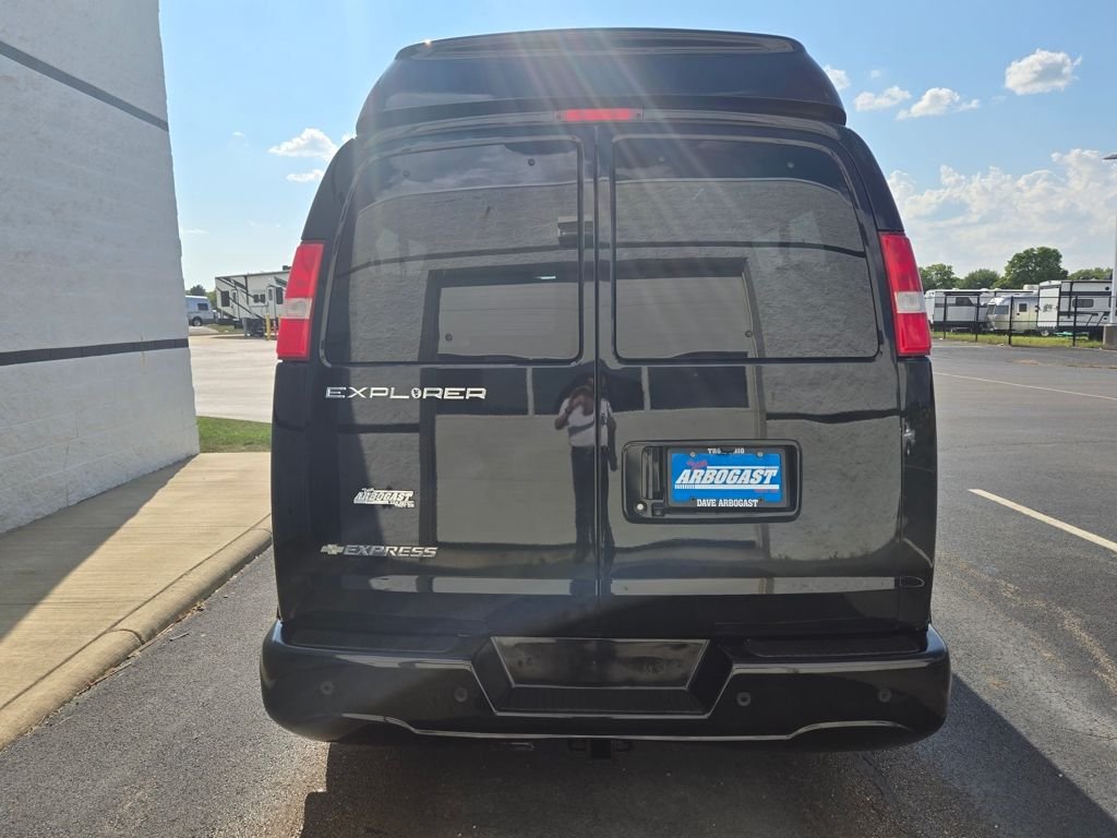 Used 2022 Black Chevrolet Explorer Limited SE image 4