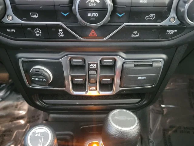 Used 2022 Silver Jeep Sport image 18