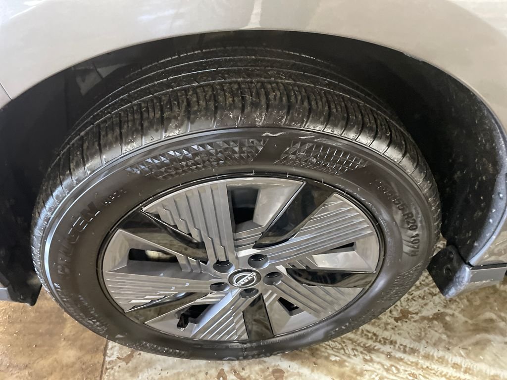 Used 2025 Gray Nissan SL image 12