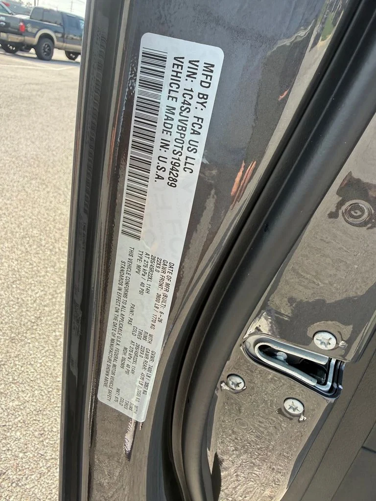 New 2026 Baltic-Gray Metallic Clear-Coat Exterior Paint Jeep Limited Reserve image 23