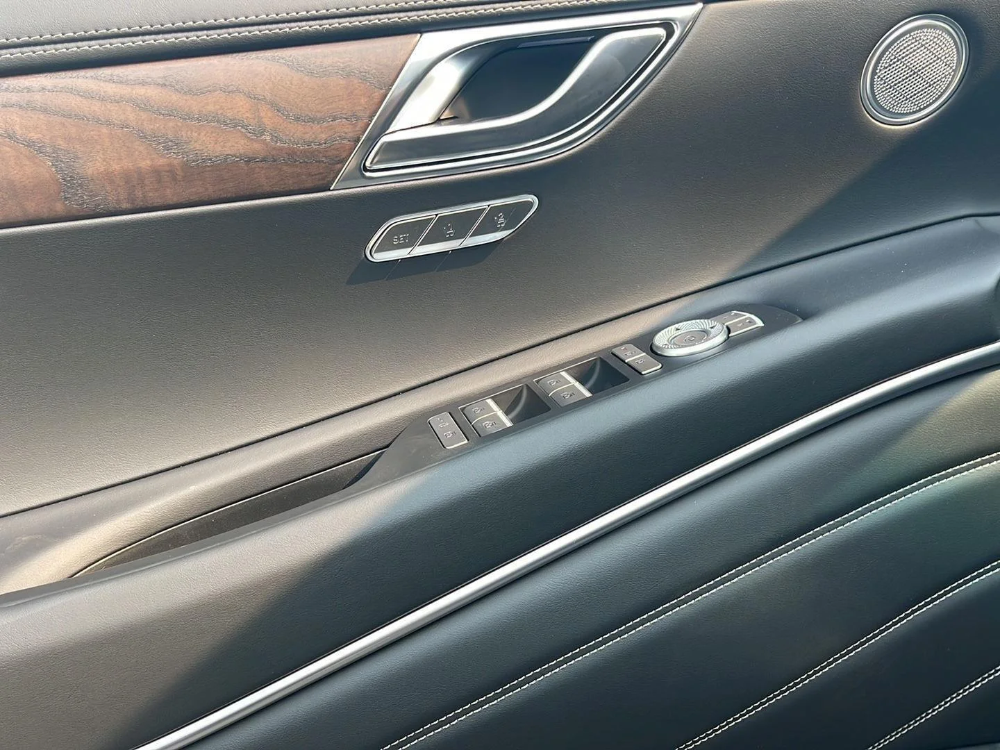 New 2026 Capri Blue Genesis 2.5T Select image 16