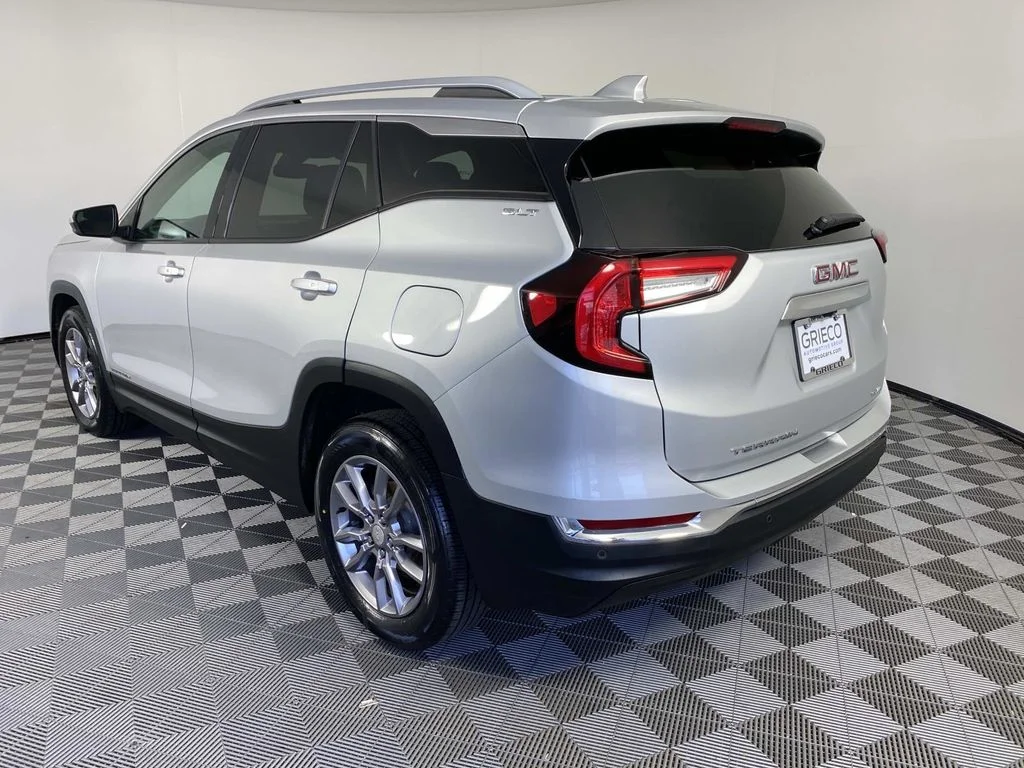 Used 2022 Silver GMC SLT image 6