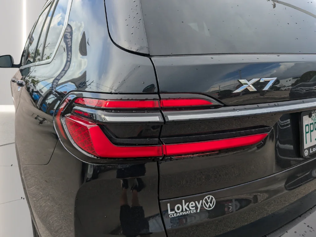 Used 2024 Black BMW xDrive40i image 7