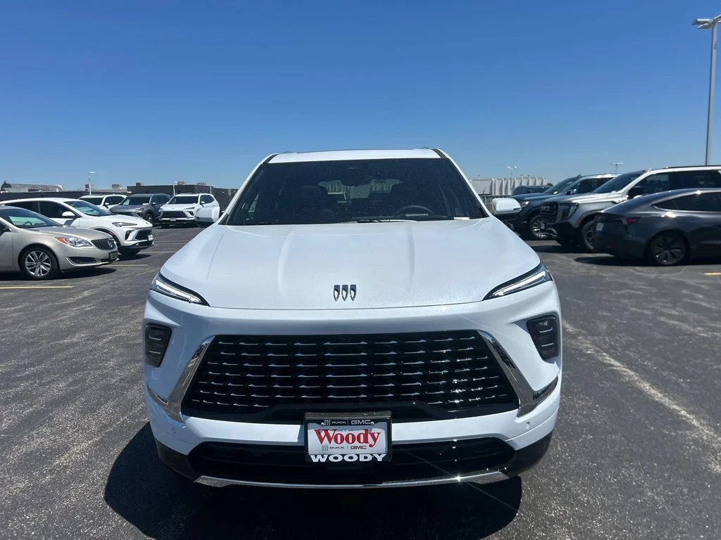New 2026 Iridescent White Tricoat Buick Avenir image 5