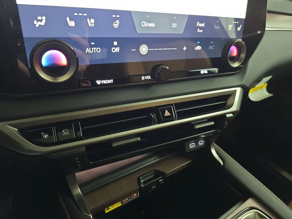 New 2026 Eminent White Pearl Lexus PREMIUM PLUS image 23