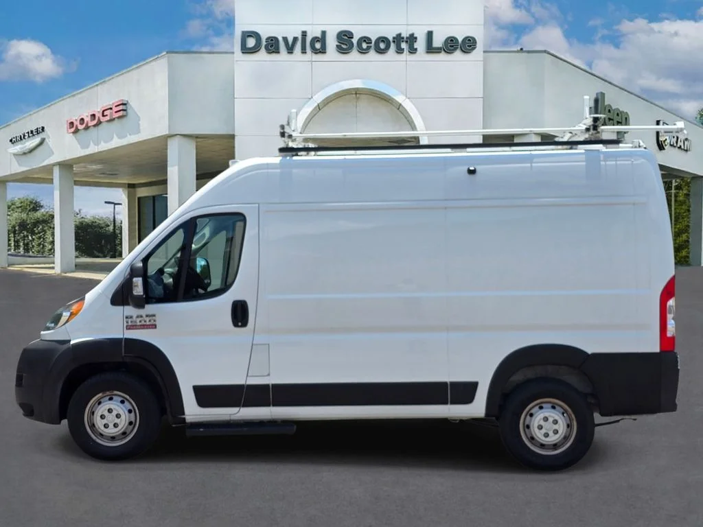 Used 2021 White Ram Base image 12