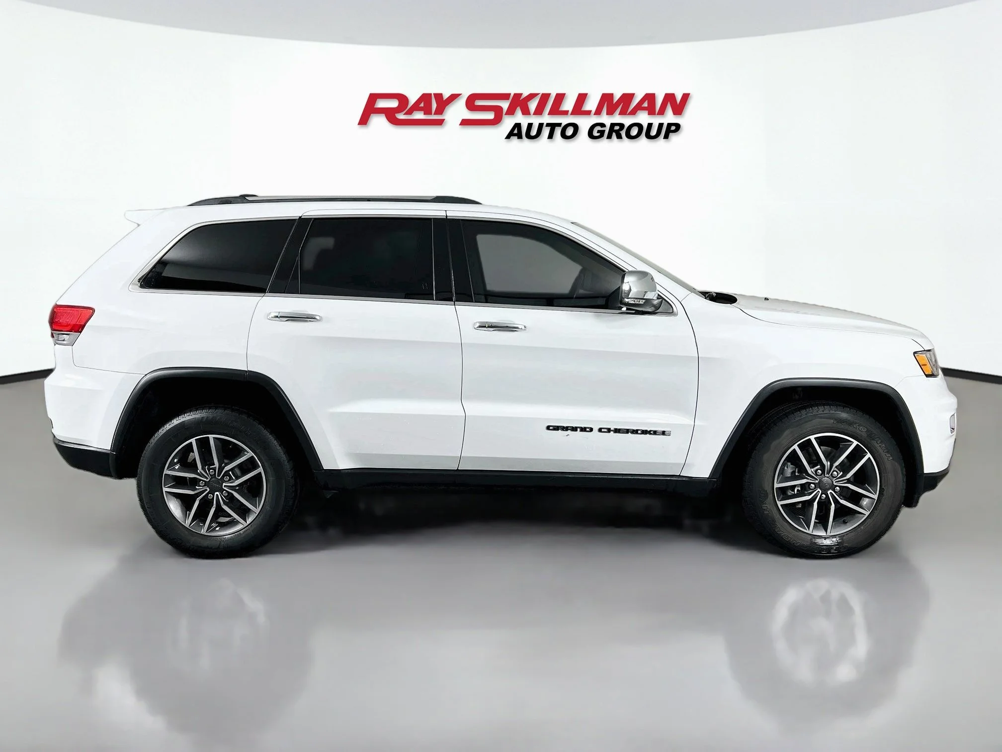 Used 2019 Bright White Clearcoat Jeep LIMITED image 6