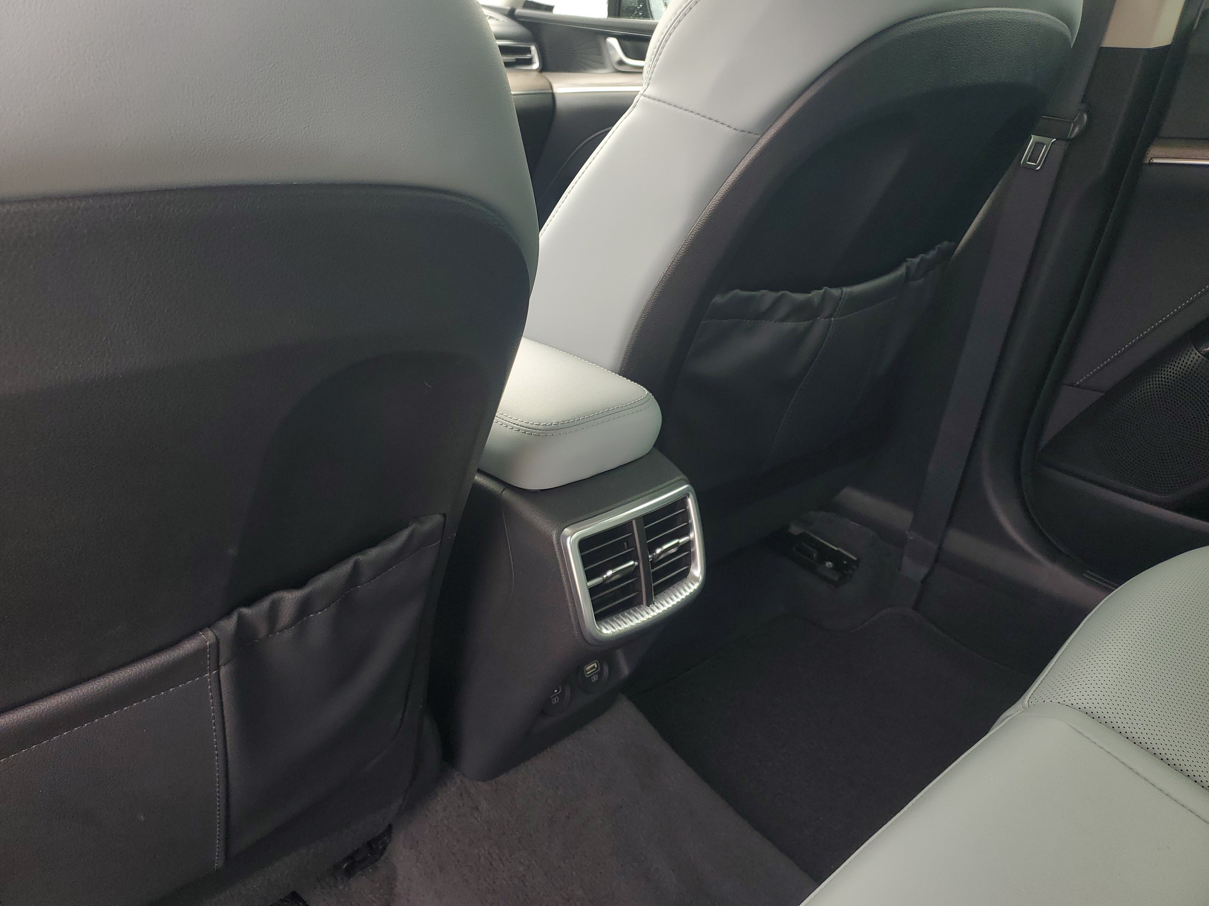 Used 2024 Everlasting Silver Kia EX image 11