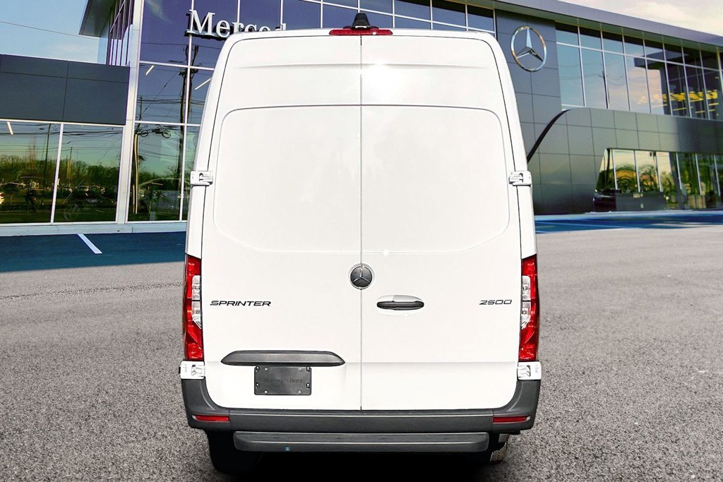 New 2027 Arctic White Mercedes-Benz Cargo 170 WB image 4