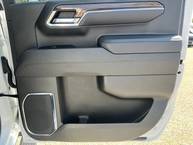 Used 2025 Summit White Chevrolet LT Trail Boss image 22
