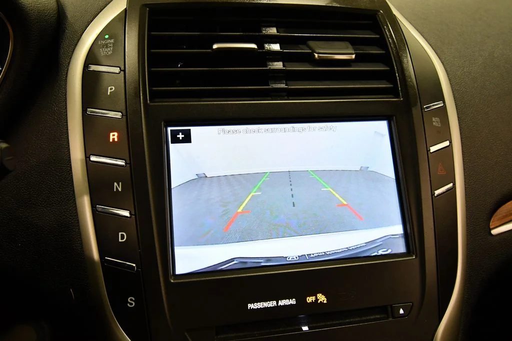 Used 2019 White Lincoln Reserve image 25
