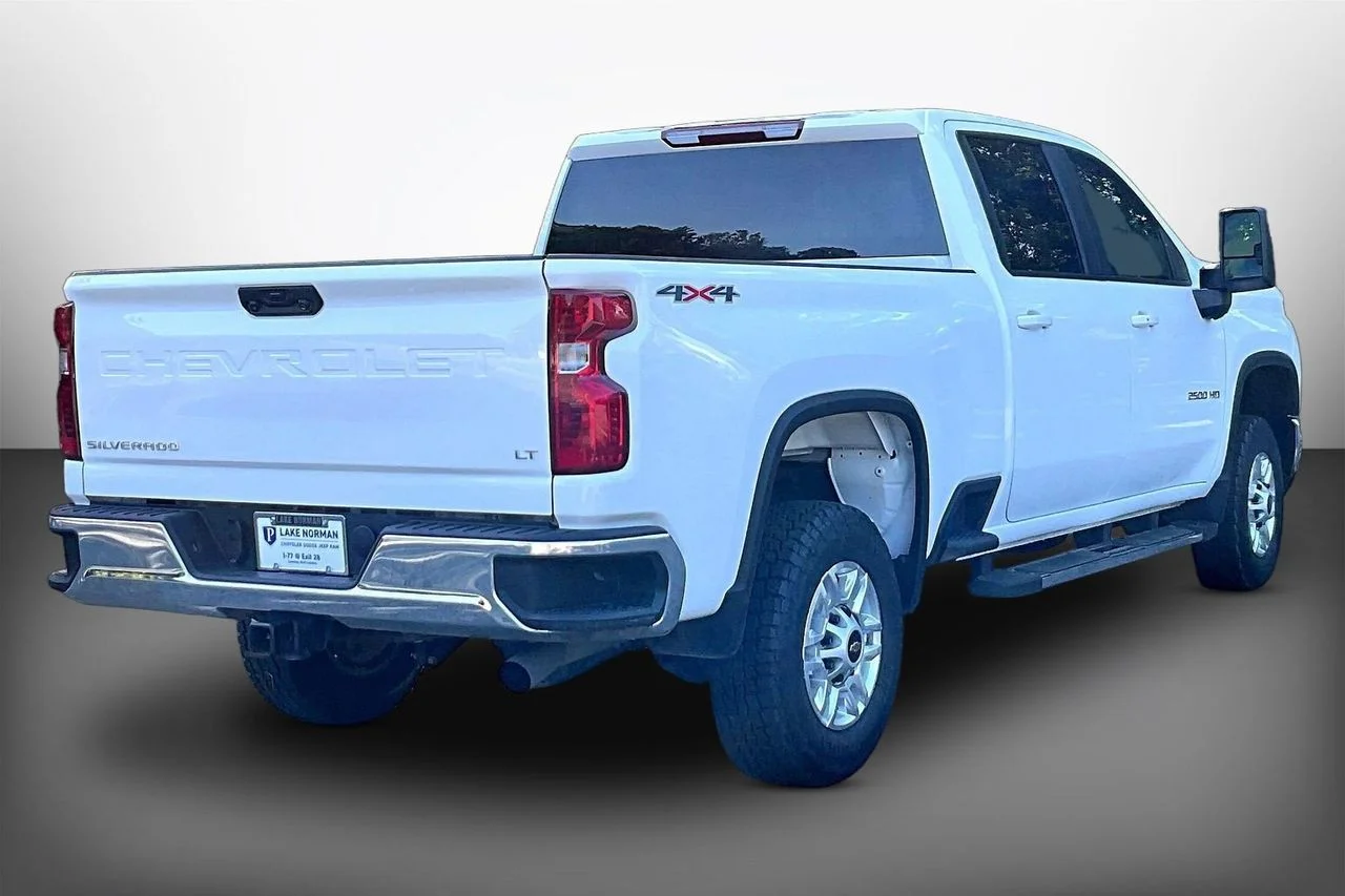 Used 2025 White Chevrolet LT image 8