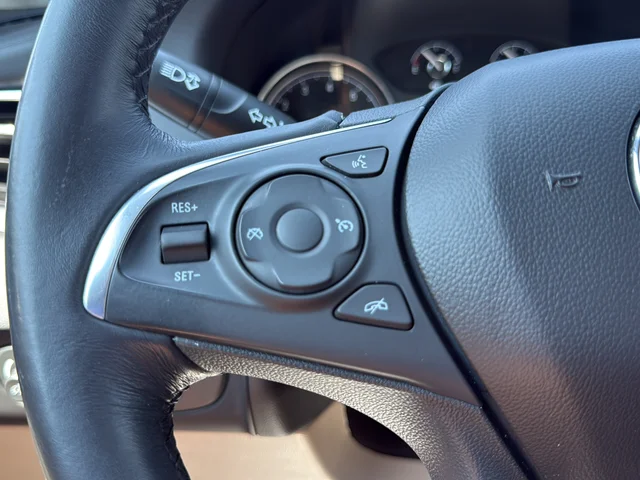 Used 2020 Red Buick Essence image 16