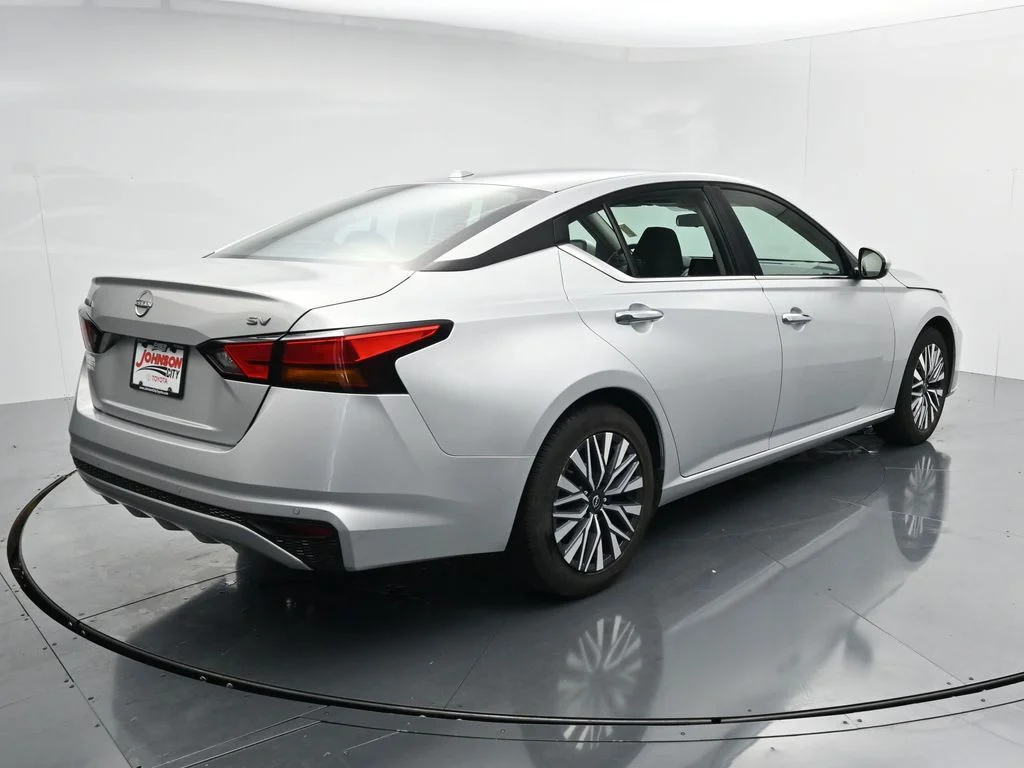 Used 2024 Silver Nissan 2.5 SV image 7