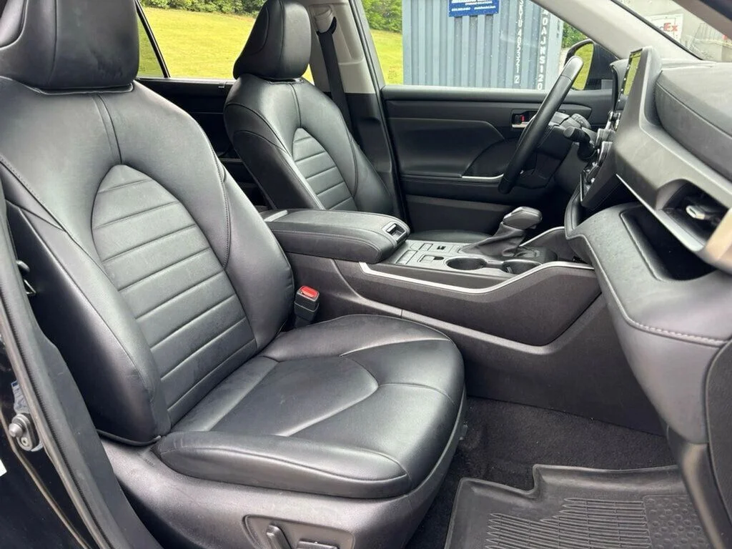 Used 2022 Black Toyota XLE image 3