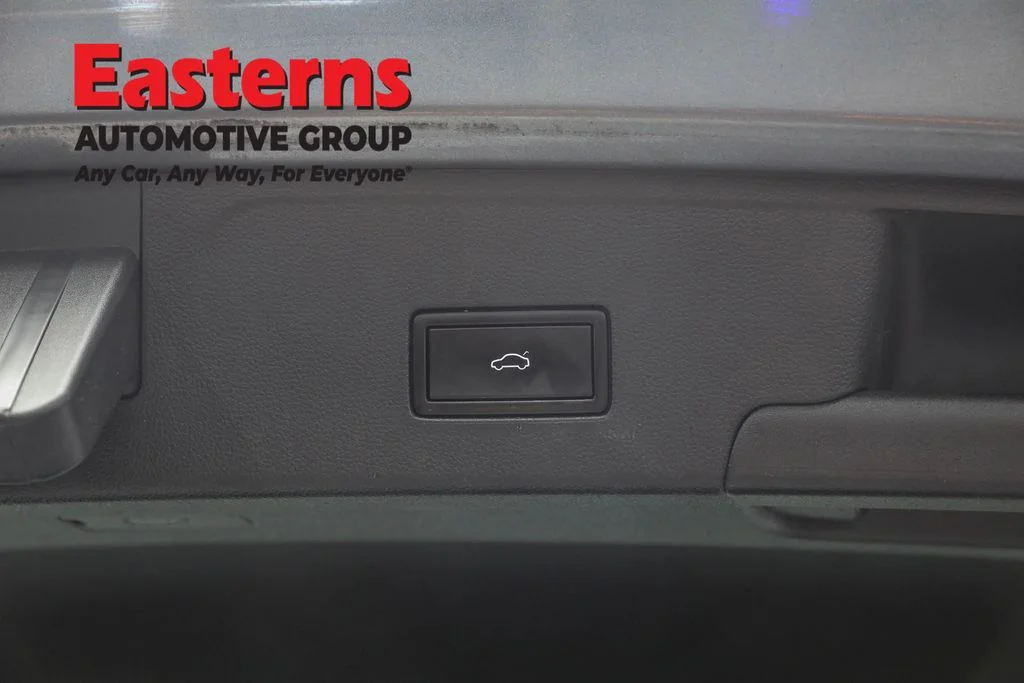 Used 2021 Gray Volkswagen 2.0T SEL image 22