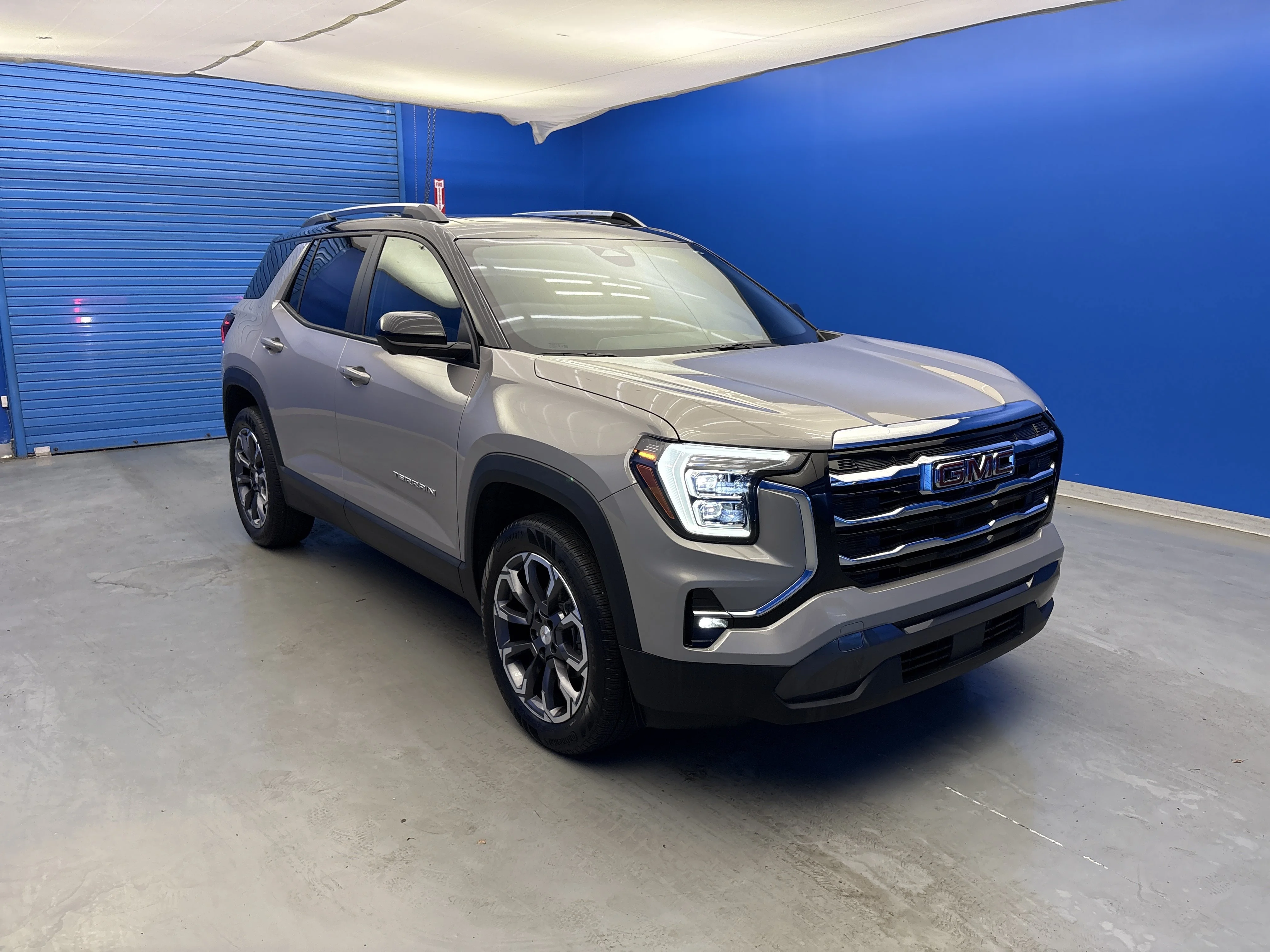 Used 2025 Riverstone Metallic GMC AWD Elevation image 2