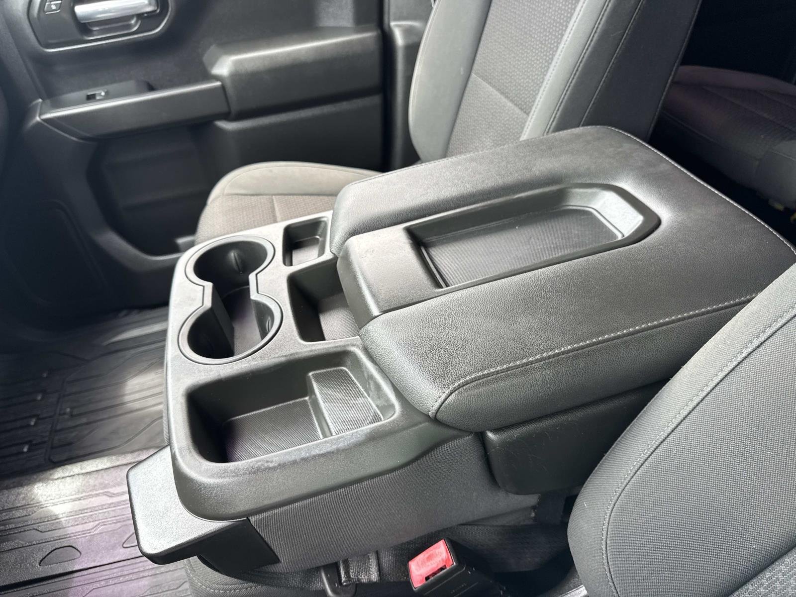Used 2021 Summit White GMC  image 25