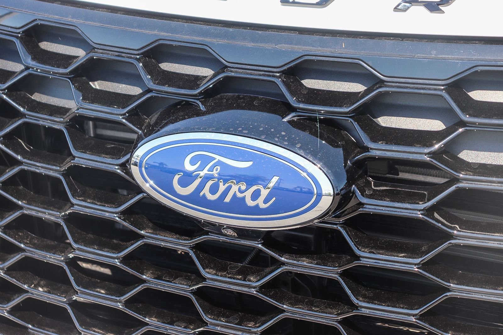 New 2026 Star White Metallic Tri-Coat Ford ST-Line image 9