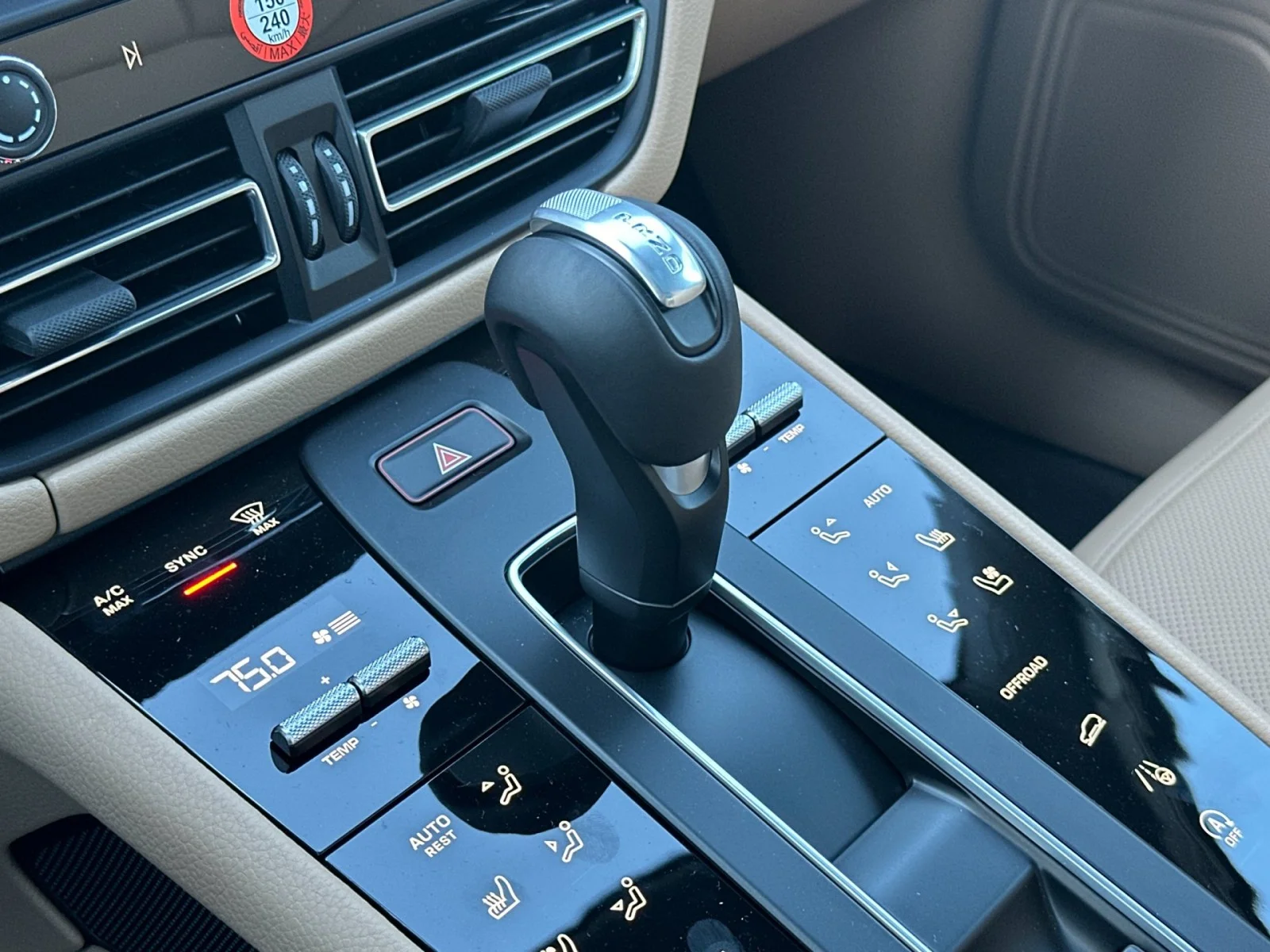 2026 Porsche Macan - Photo 22