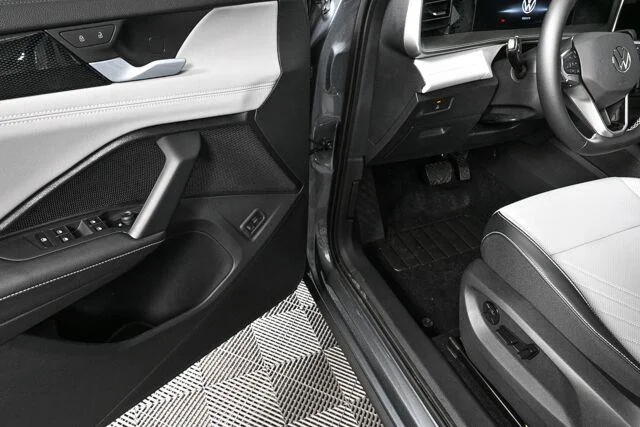New 2026 Platinum Gray Metallic Volkswagen SE image 6