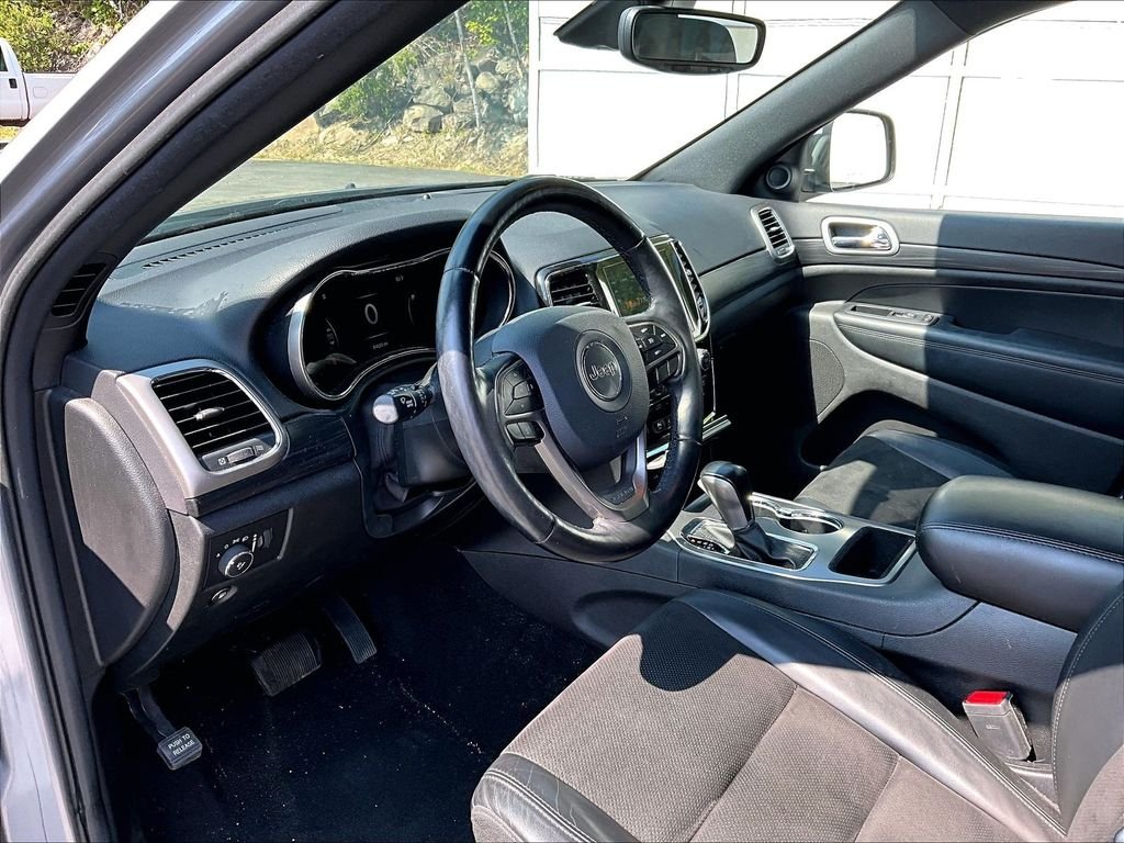 Used 2021 Billet Silver Metallic Clearcoat Jeep Laredo X image 7