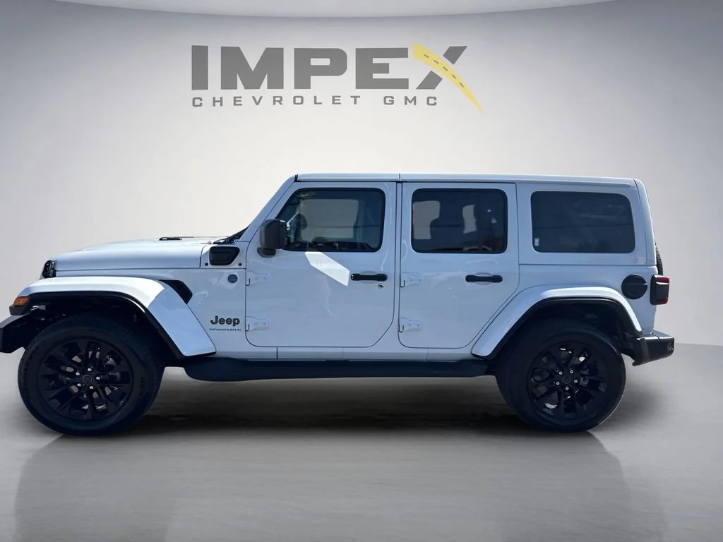 Used 2025 White Jeep Sahara image 2