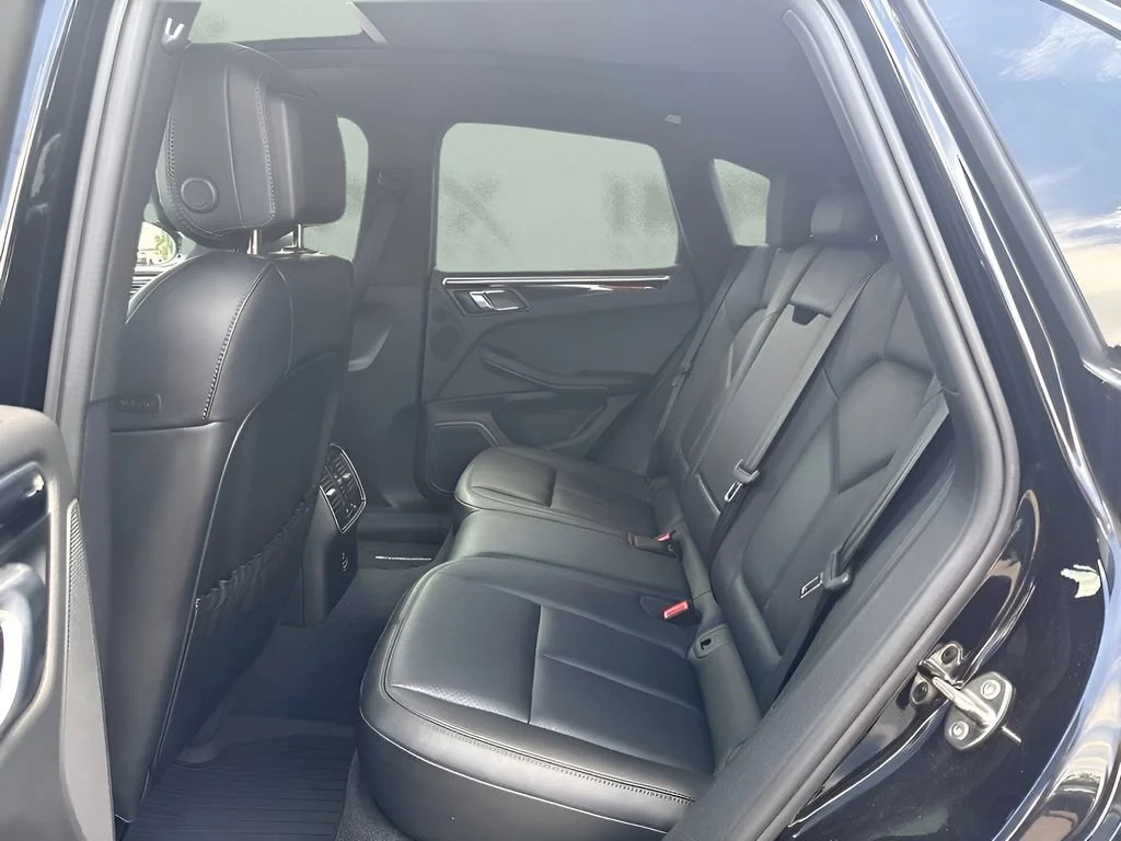 Used 2023  Porsche  image 17