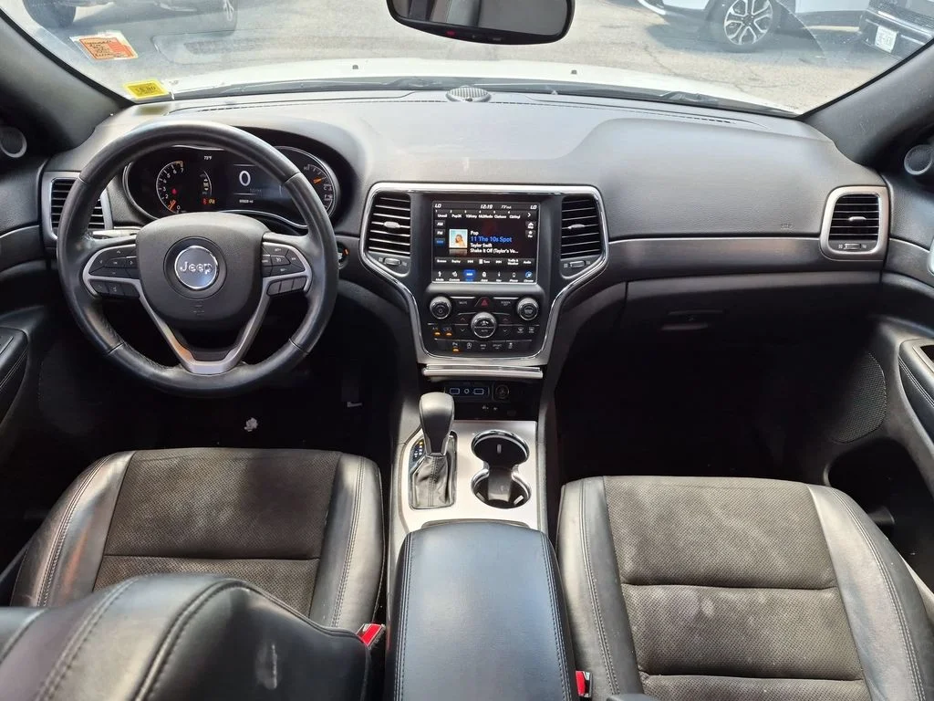 Used 2018 White Jeep Altitude image 22