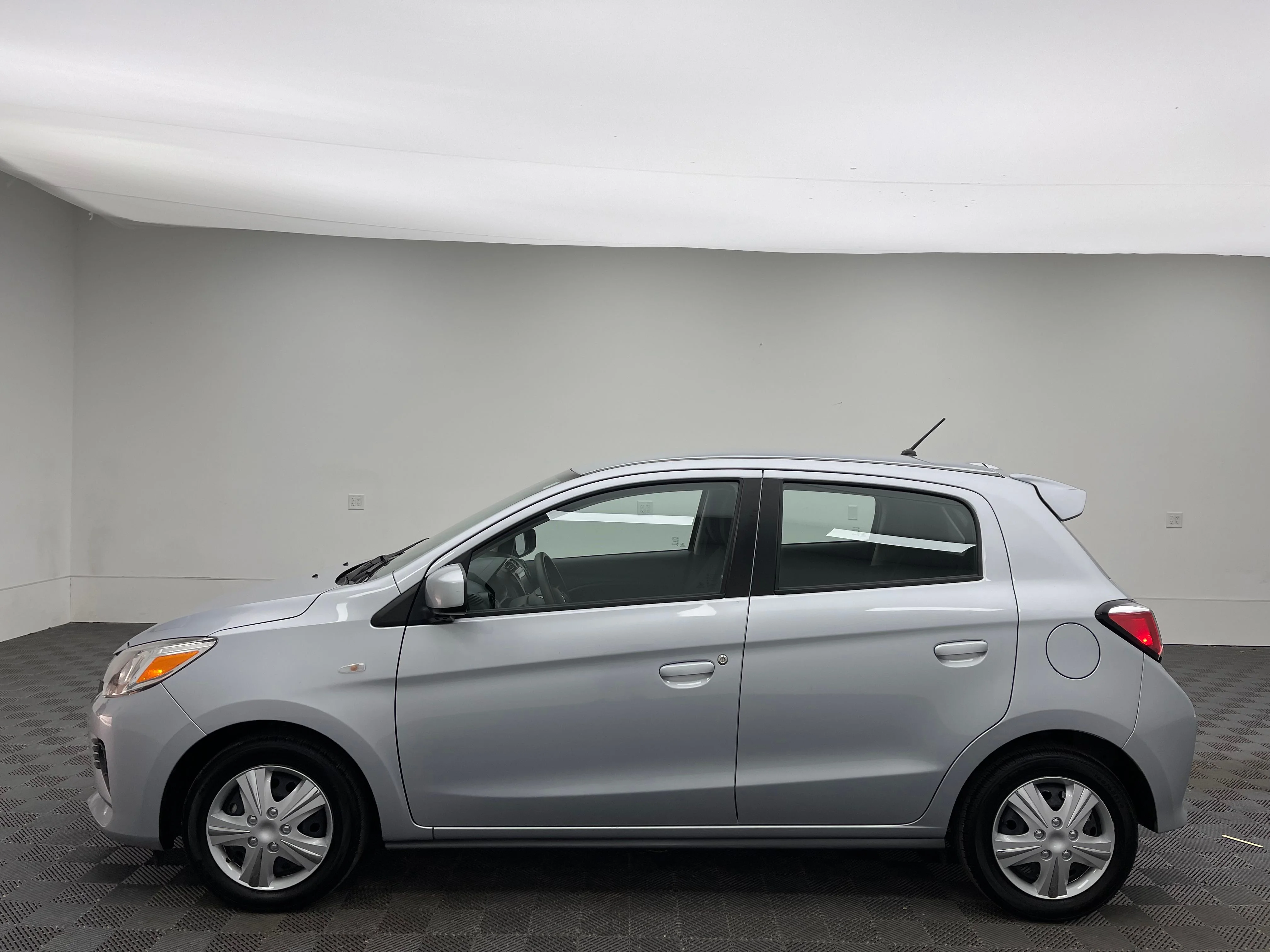 Used 2024 Silver Mitsubishi ES image 10