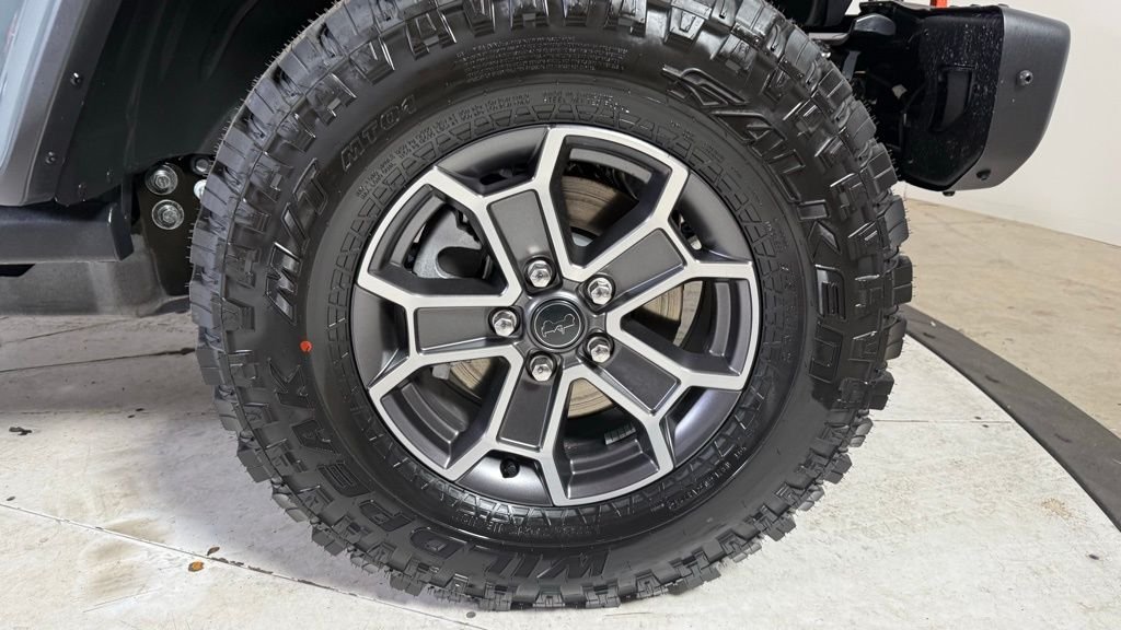 New 2026 Anvil Clear-Coat Exterior Paint Jeep Mojave X image 8