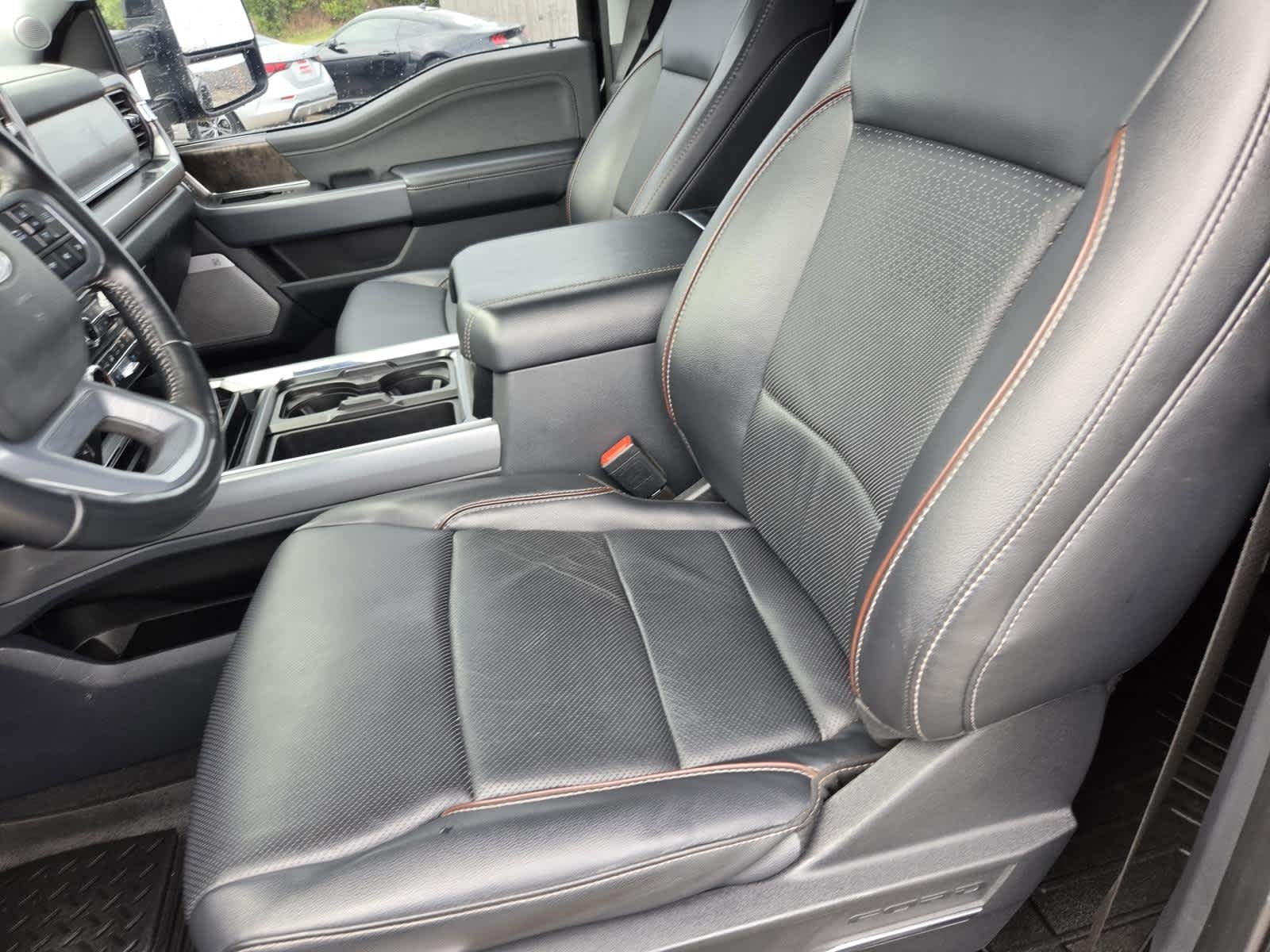 Used 2023 Agate Black Metallic Ford LARIAT image 15