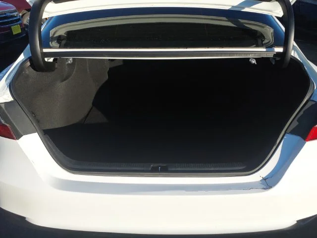 Used 2022 White Toyota LE image 23