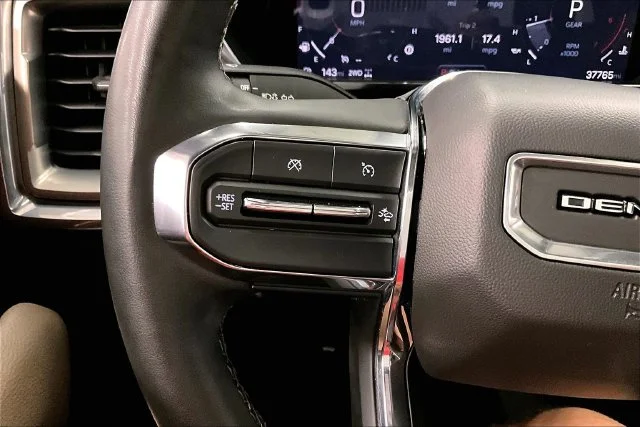 Used 2023 Onyx Black GMC Denali image 27