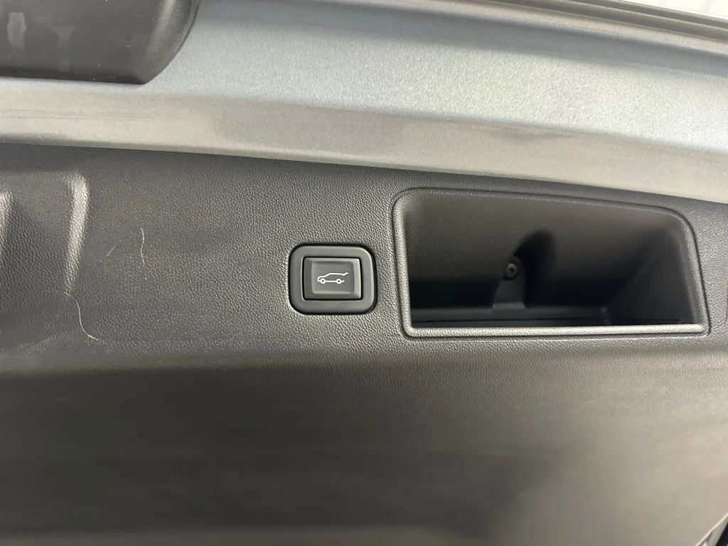 Used 2023 Sterling Metallic GMC SLE image 25