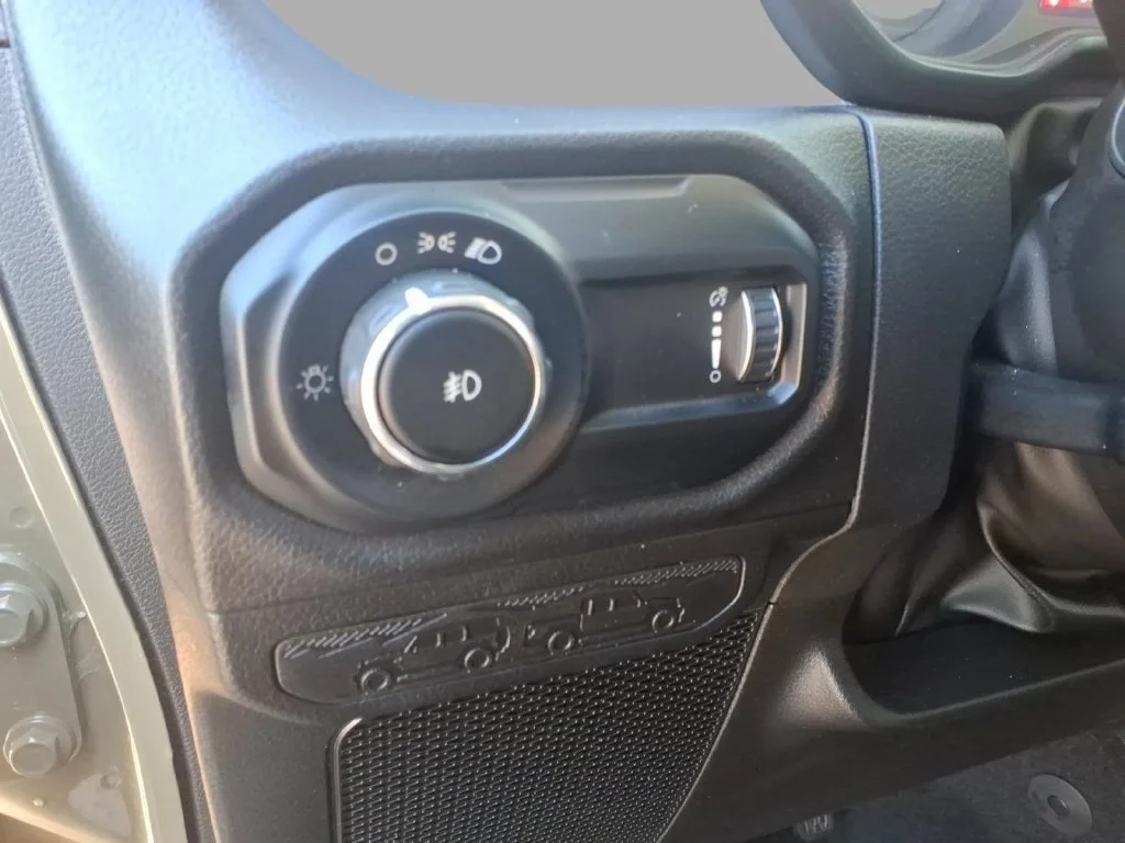 Used 2025 Green Jeep Sport image 12