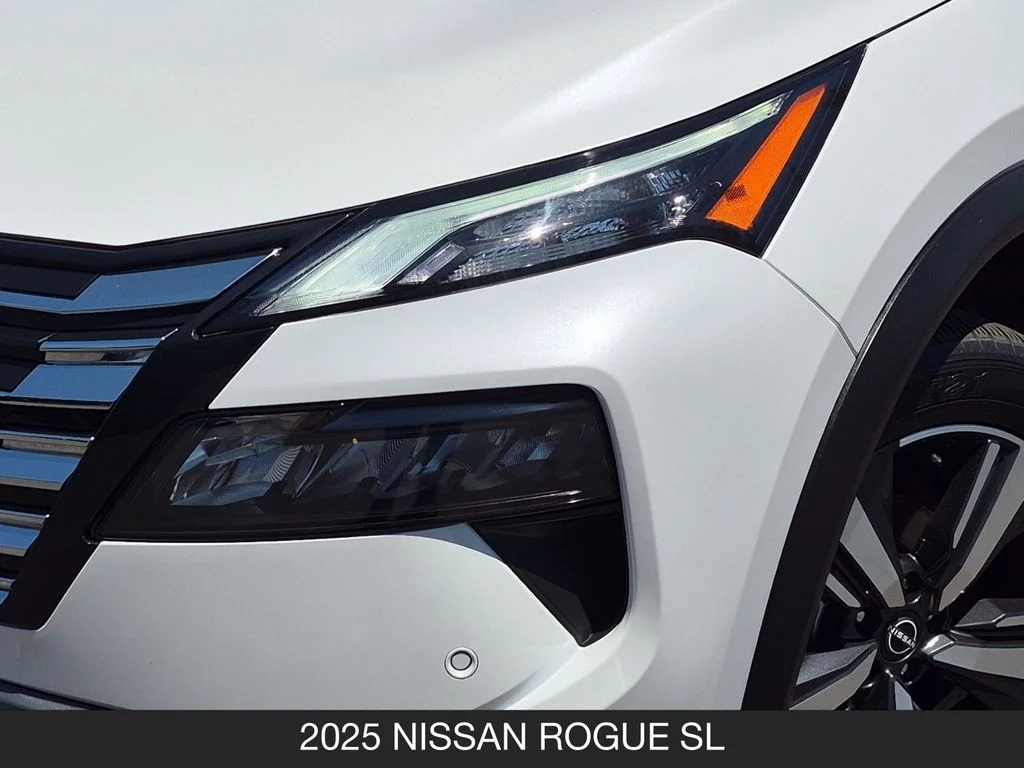 Used 2025 White Nissan SL image 10