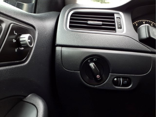 Used 2014 Gray Volkswagen 2.0L S image 11