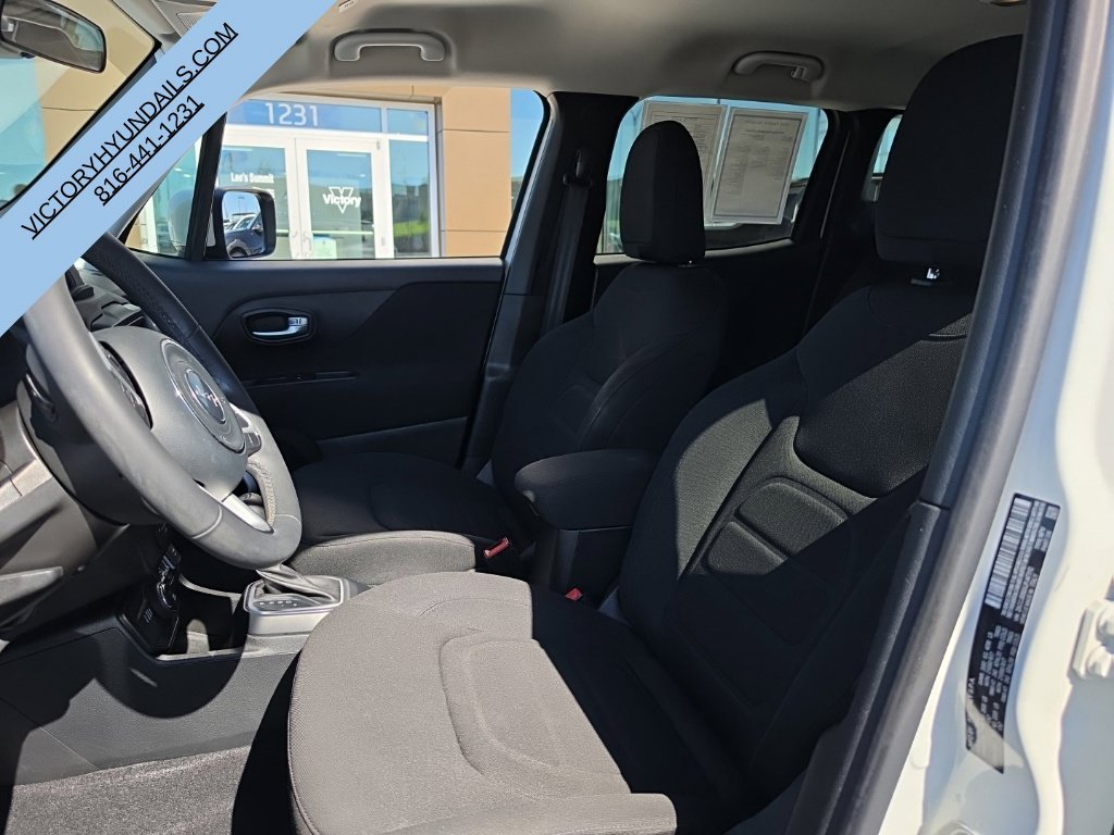 Used 2018 White Jeep Latitude image 8