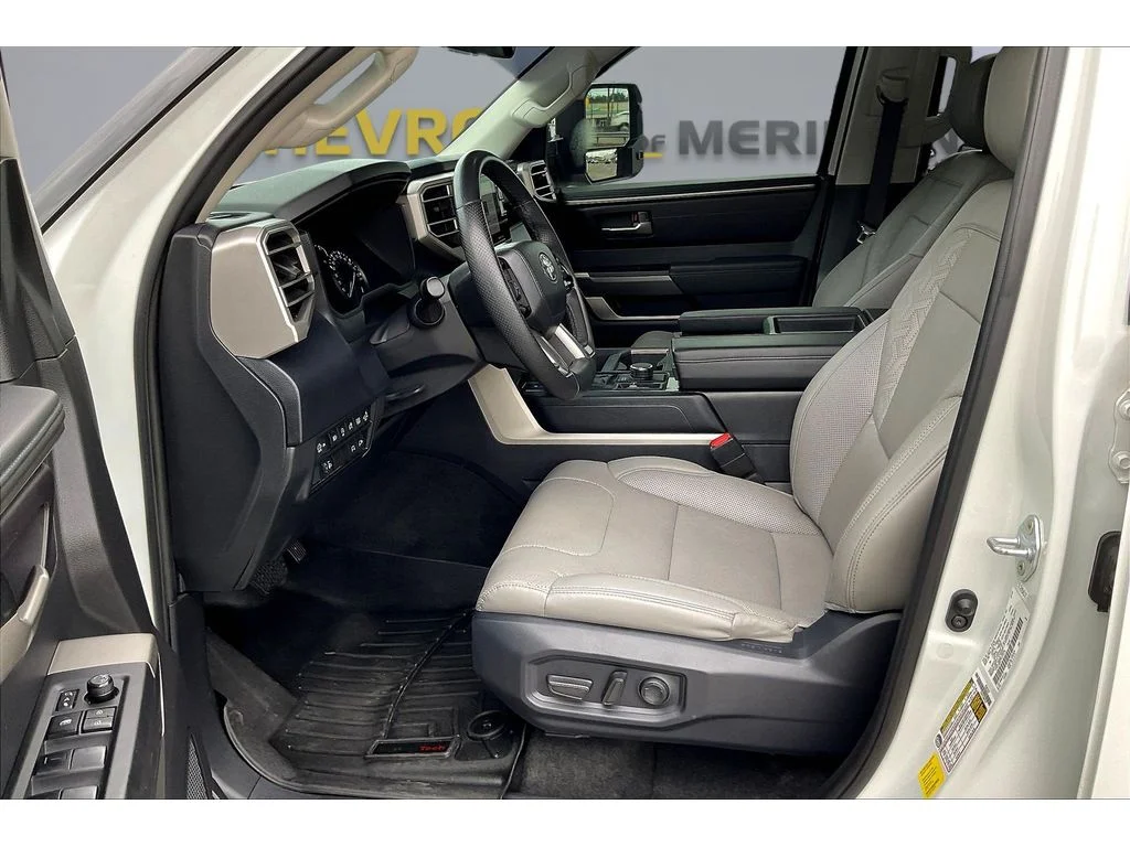 Used 2023 Ice Cap Toyota SR5 image 11