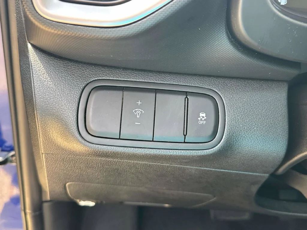 Used 2025 Blue Hyundai SEL image 40