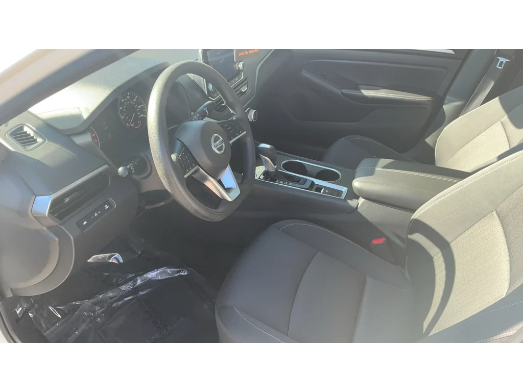 Used 2022 Pearl White Tricoat Nissan 2.5 SV image 10