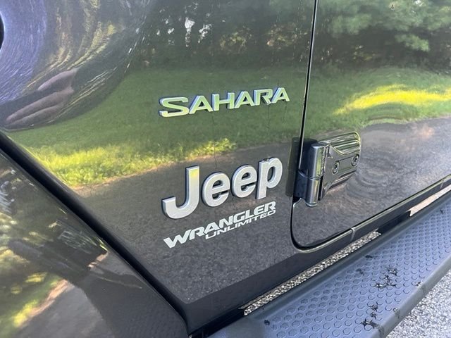 Used 2022 Crystal Metallic Jeep Unlimited Sahara image 10