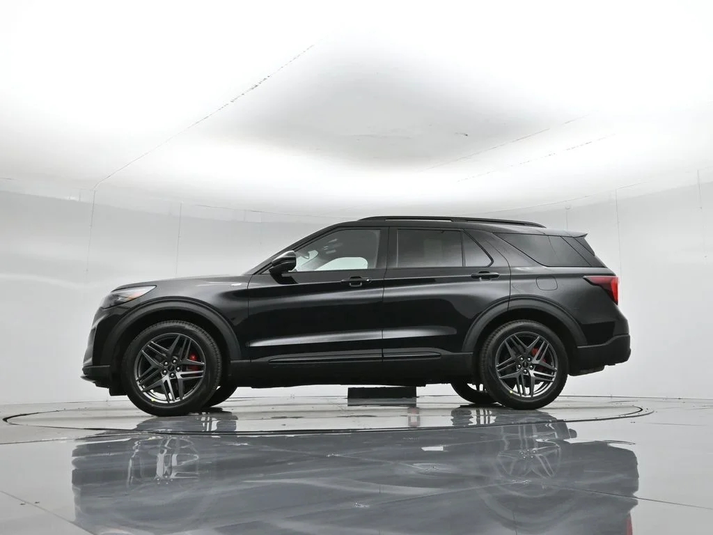 New 2026 Agate Black Metallic Ford ST-Line image 7