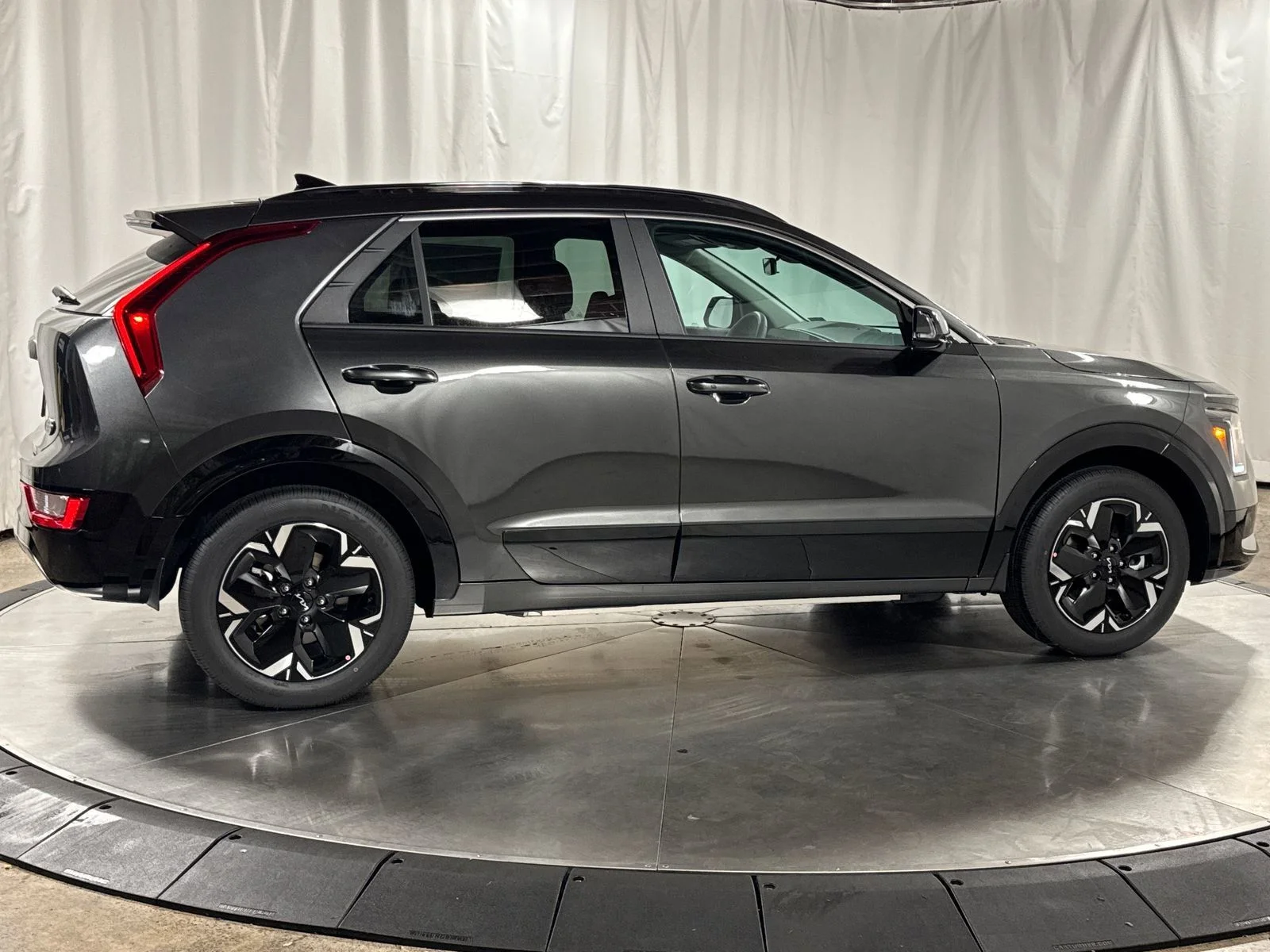 New 2026 Gray Kia Wind image 9